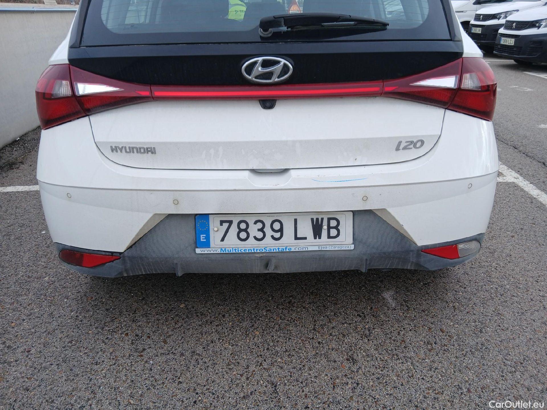  Hyundai  i20 HYUNDAI  / 2020 / 5P / berlina con portón 1.2 MPI SLX #25