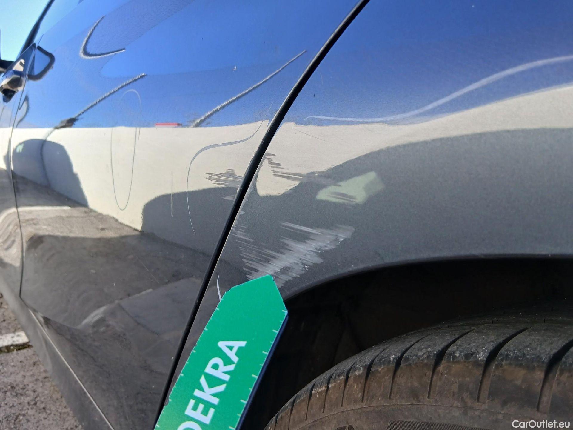  Bmw  Serie 3 BMW  / 2018 / 4P / sedán 318d #26