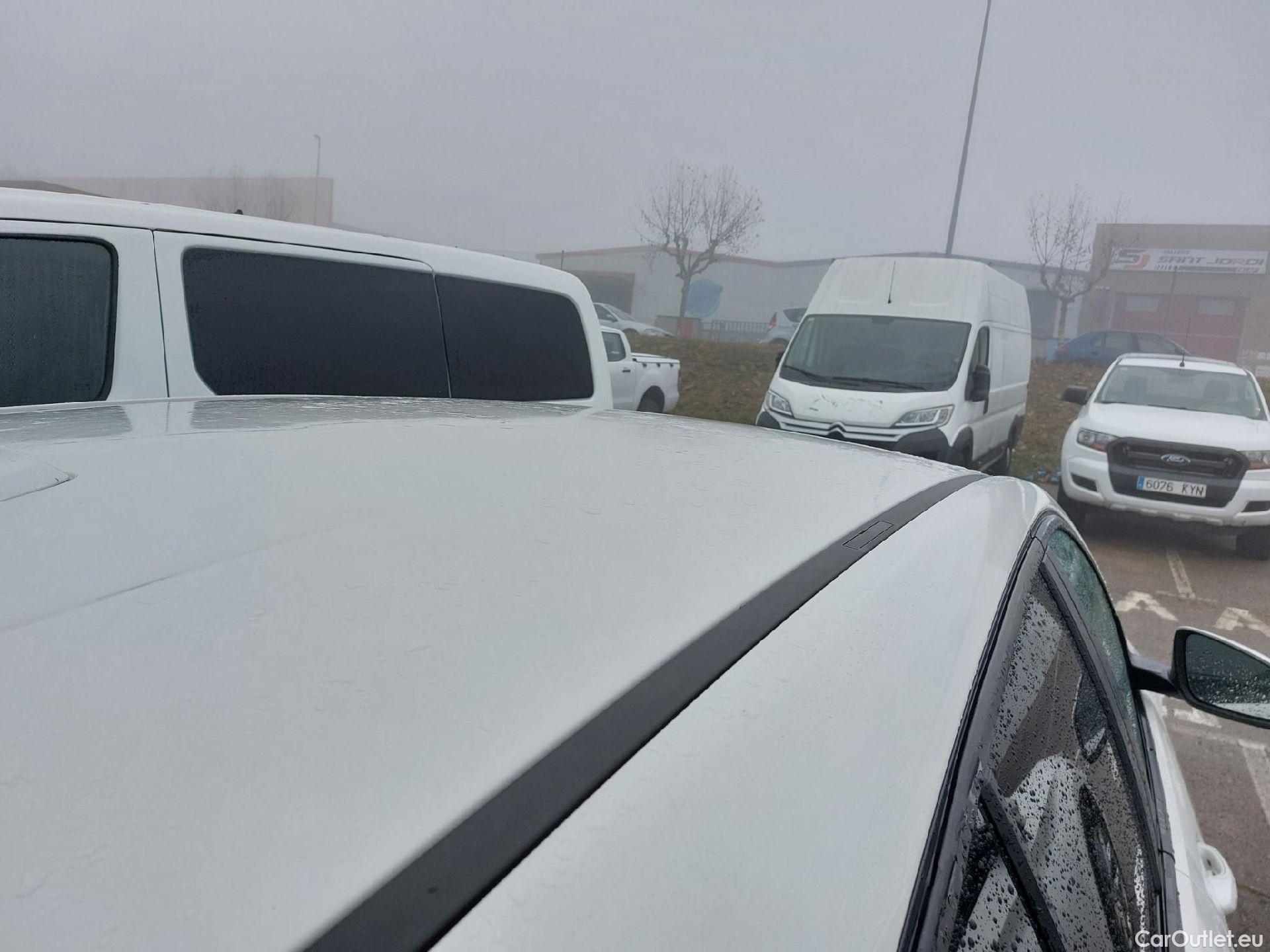  Bmw  Serie 1 BMW  / 2019 / 5P / berlina con portón 118i #13