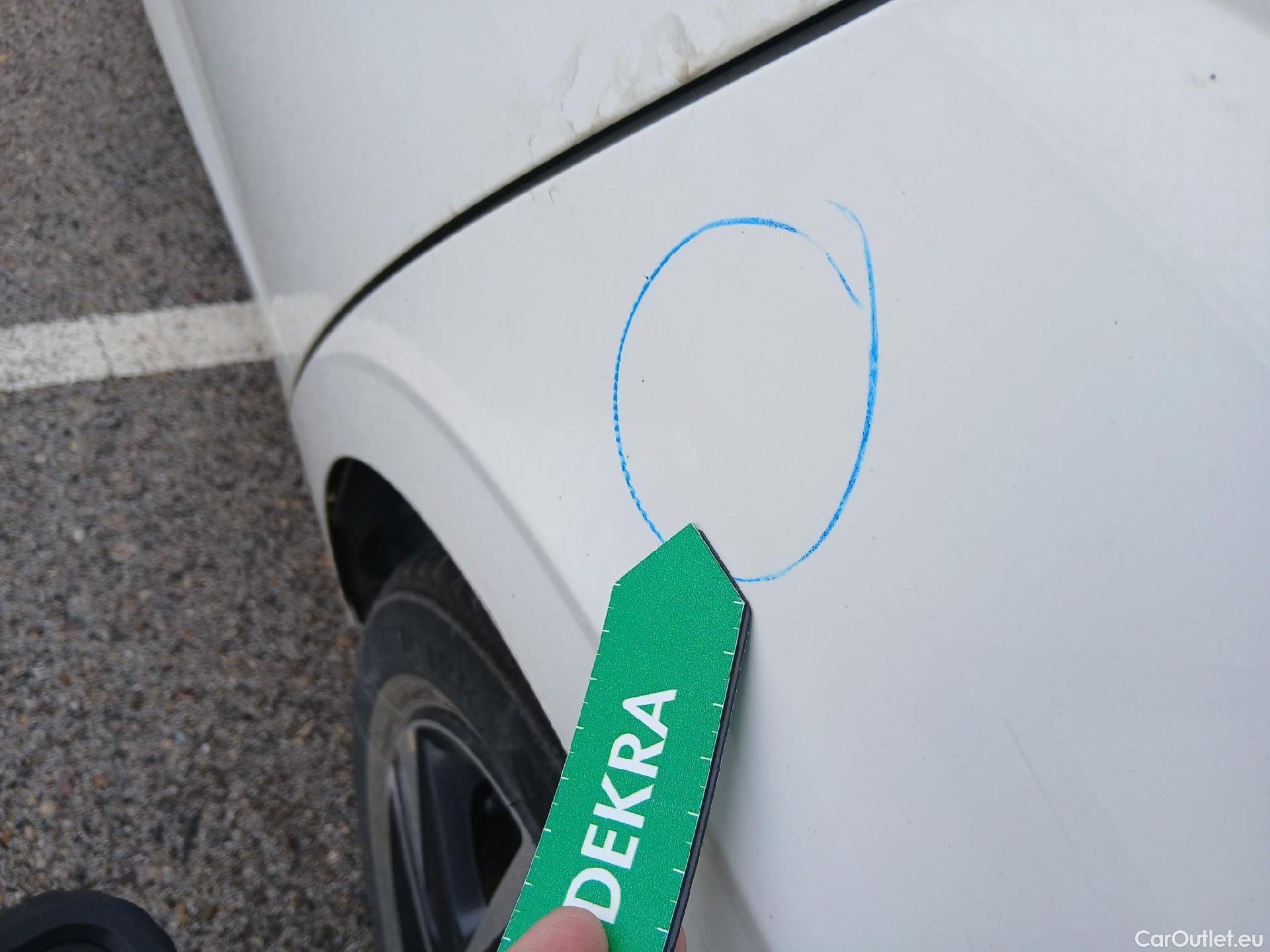  Hyundai  i20 HYUNDAI  / 2020 / 5P / berlina con portón 1.2 MPI SLX #18