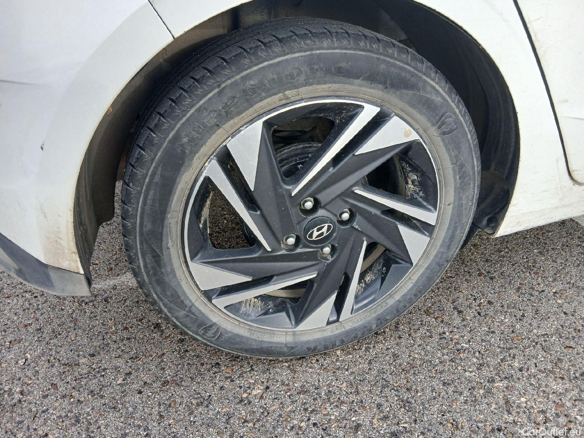  Hyundai  i20 HYUNDAI  / 2020 / 5P / berlina con portón 1.2 MPI SLX #37