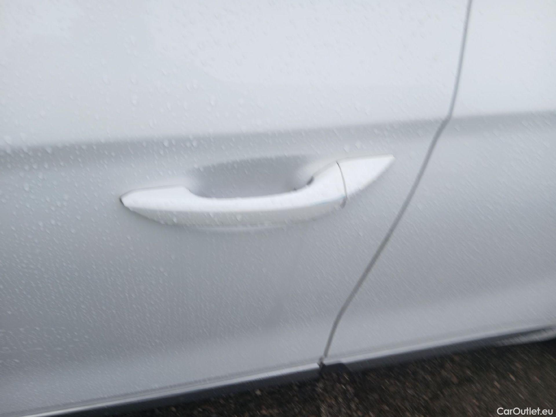  Hyundai   Ioniq HYUNDAI / 2019 / 5P / berlina con portón 1.6 GDI HEV Klass LE DCT #14