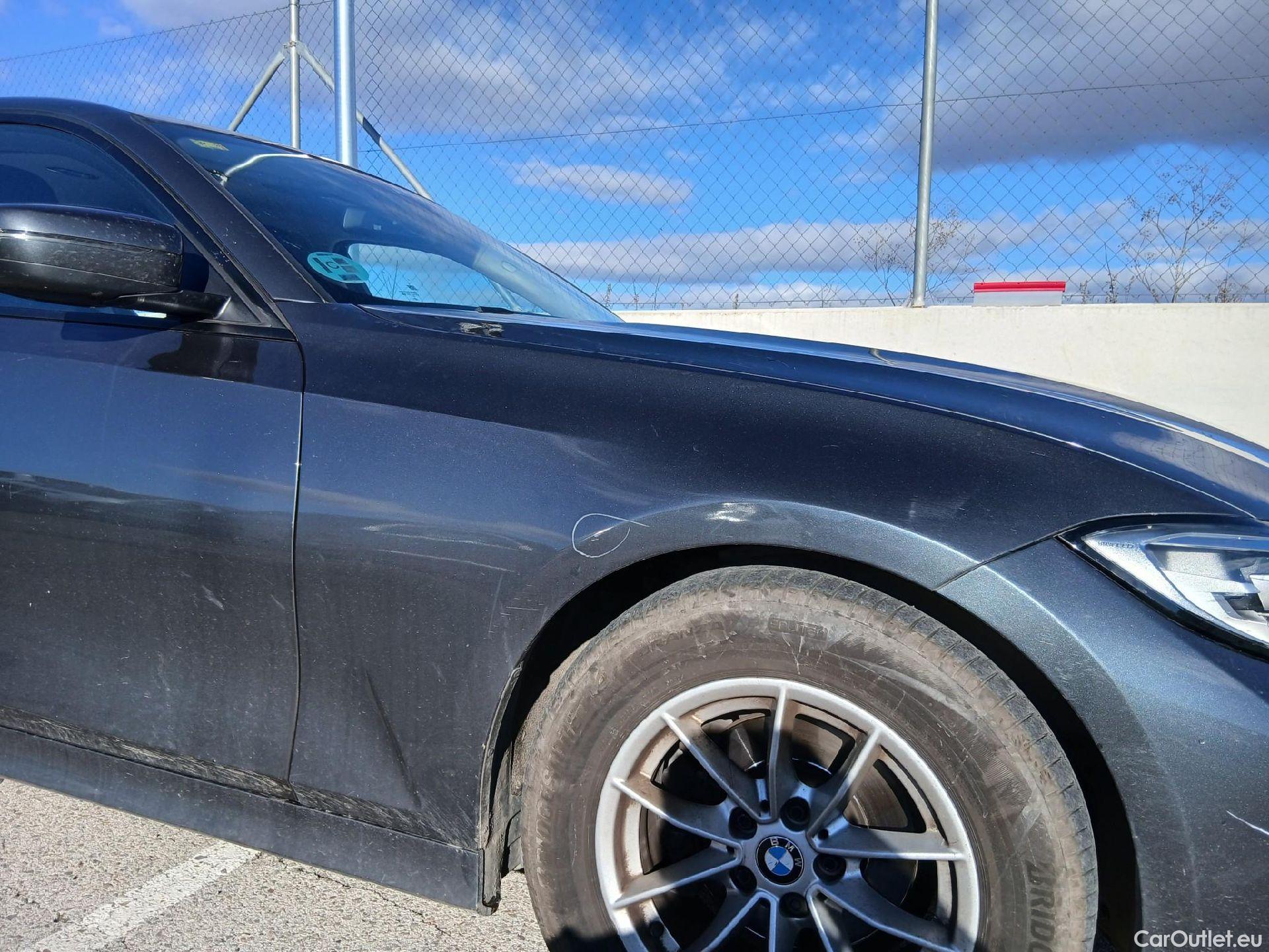  Bmw  Serie 3 BMW  / 2018 / 4P / sedán 318d #52