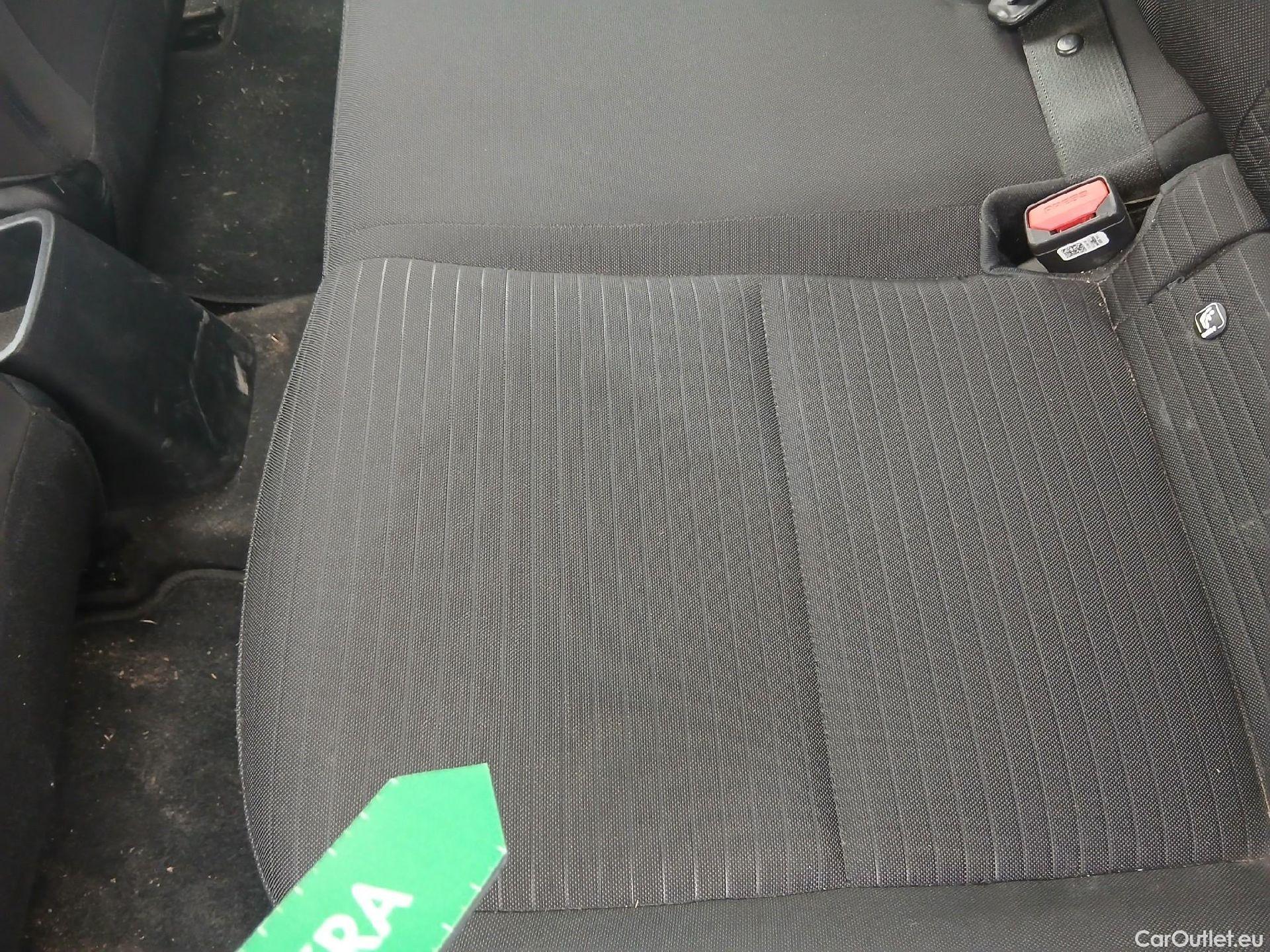  Hyundai  i20 HYUNDAI  / 2020 / 5P / berlina con portón 1.2 MPI SLX #53