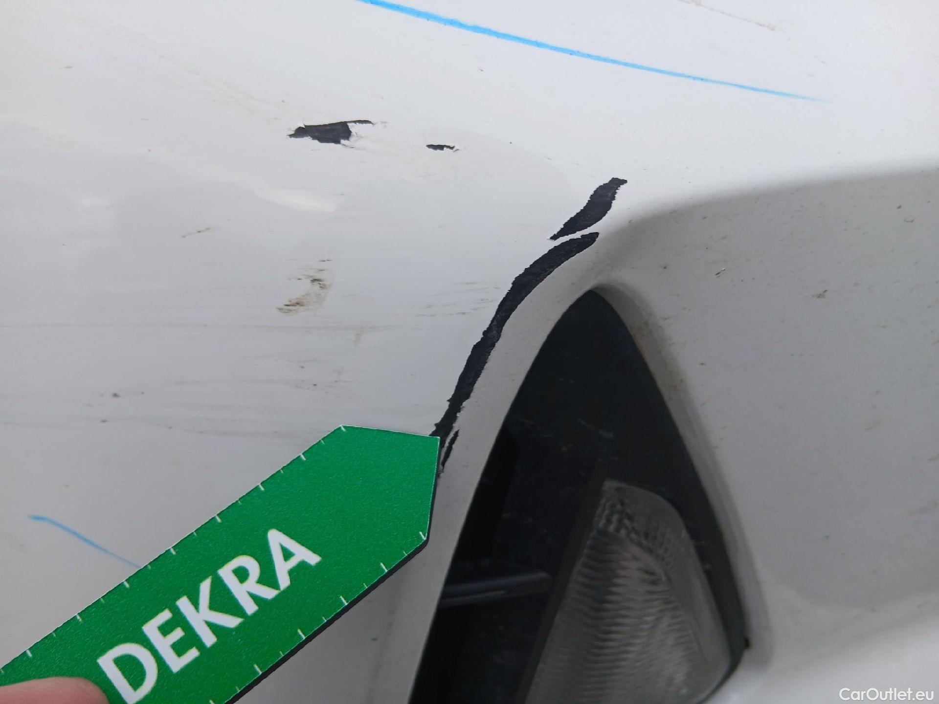  Hyundai  i20 HYUNDAI  / 2020 / 5P / berlina con portón 1.2 MPI SLX #6