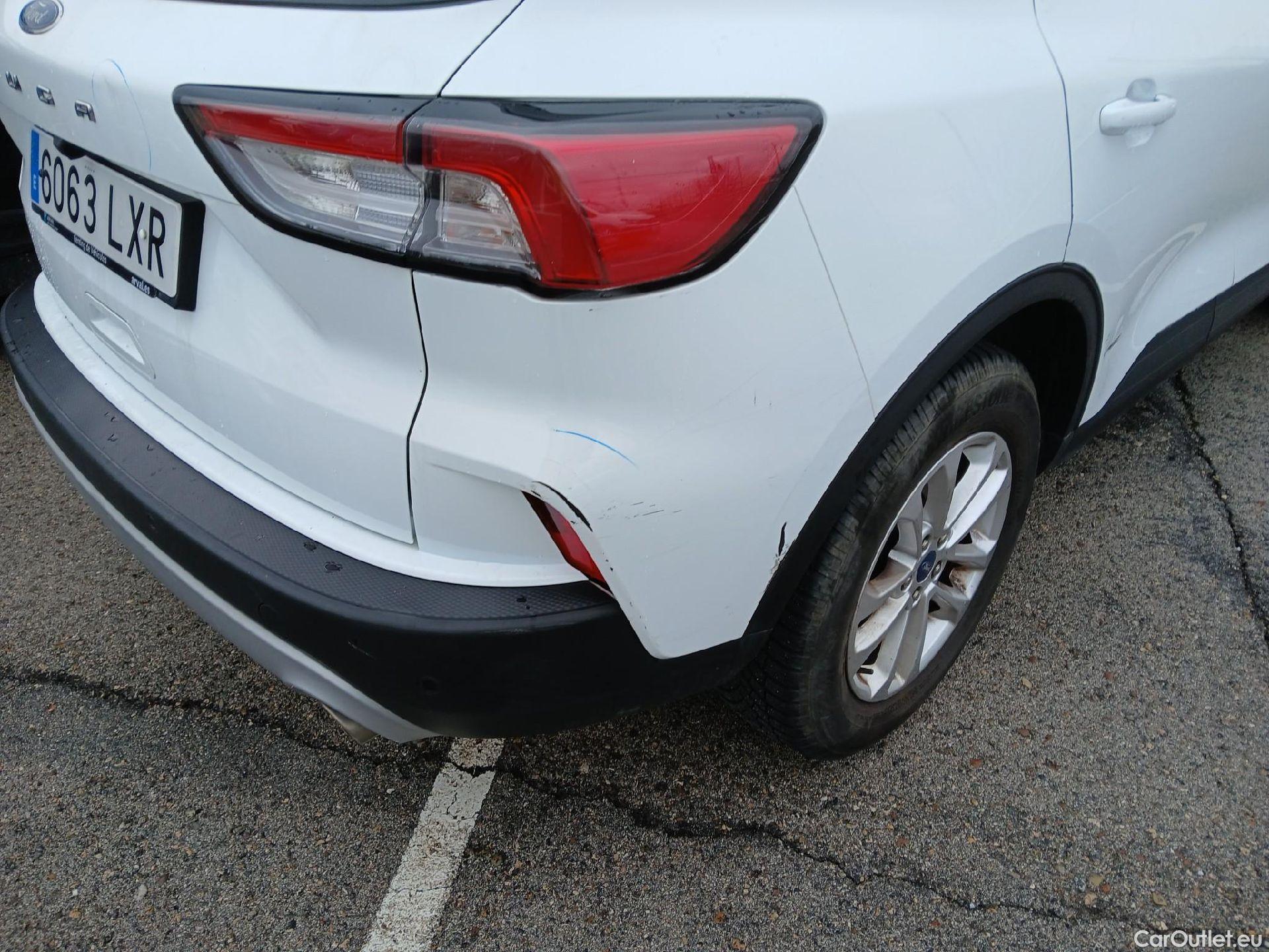  Ford  Kuga FORD  / 2019 / 5P / todoterreno Titanium 1.5T EcoBoost 88kW (120CV) #28