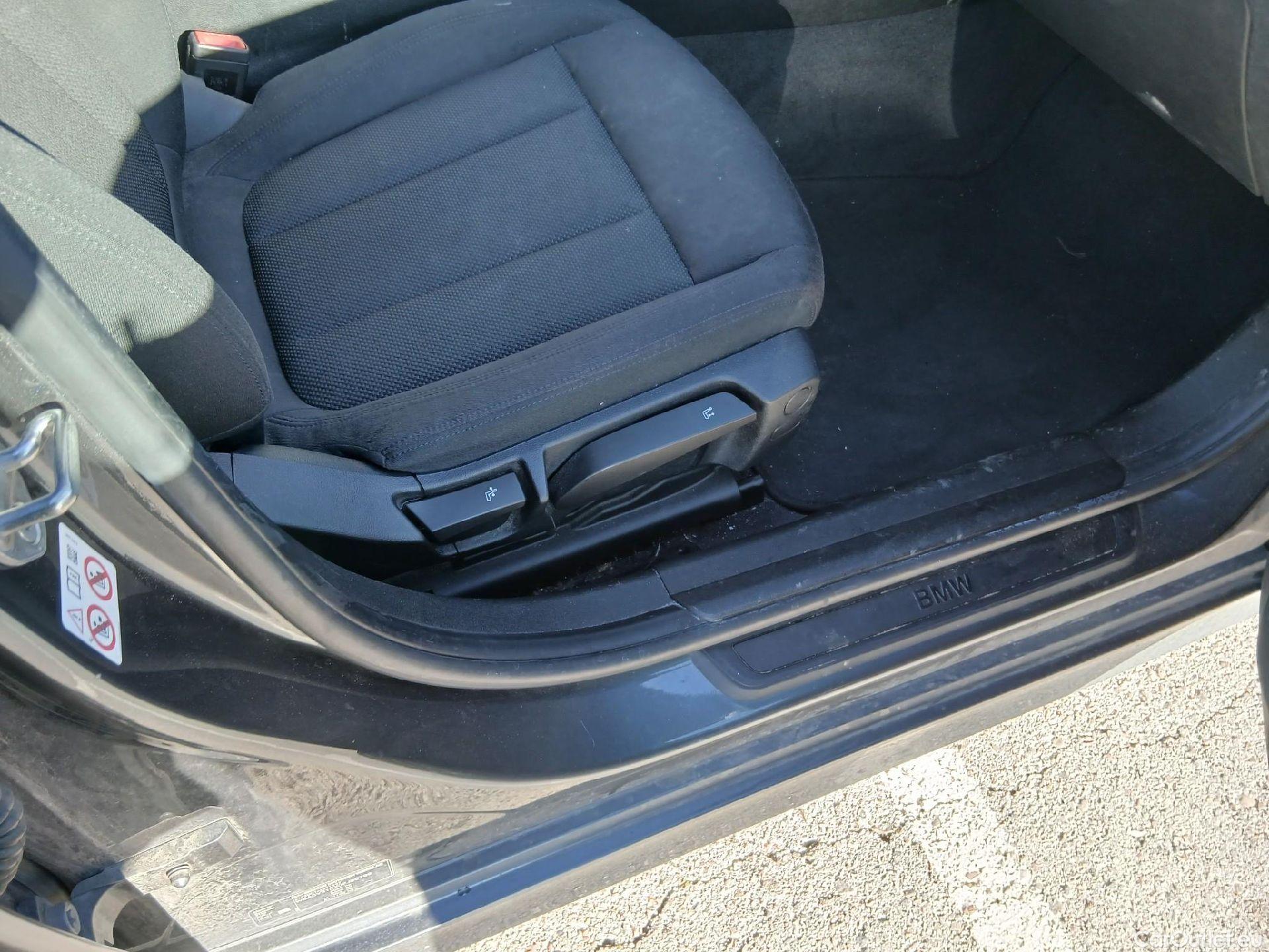  Bmw  Serie 3 BMW  / 2018 / 4P / sedán 318d #49