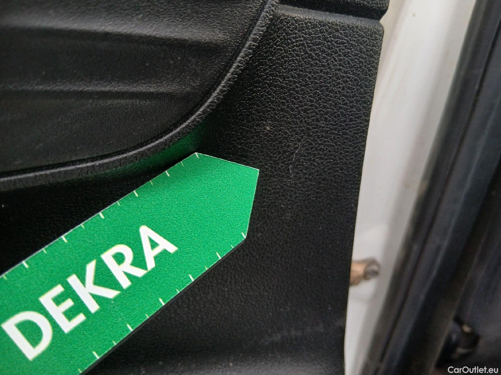  Hyundai  i20 HYUNDAI  / 2020 / 5P / berlina con portón 1.2 MPI SLX #21