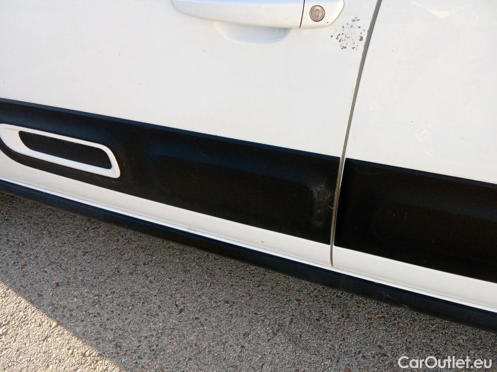  Citroen  C3 CITROEN  / 2020 / 5P / berlina con portón PureTech 81KW (110CV) S&S Feel Pack (AC2) #17