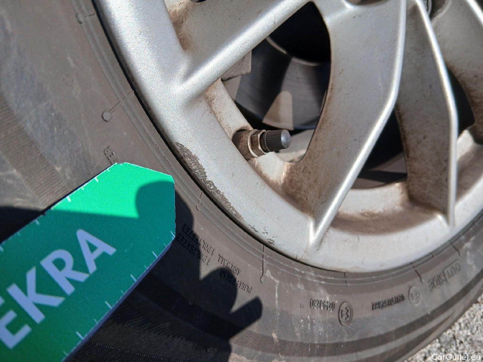  Bmw  Serie 3 BMW  / 2018 / 4P / sedán 318d #54