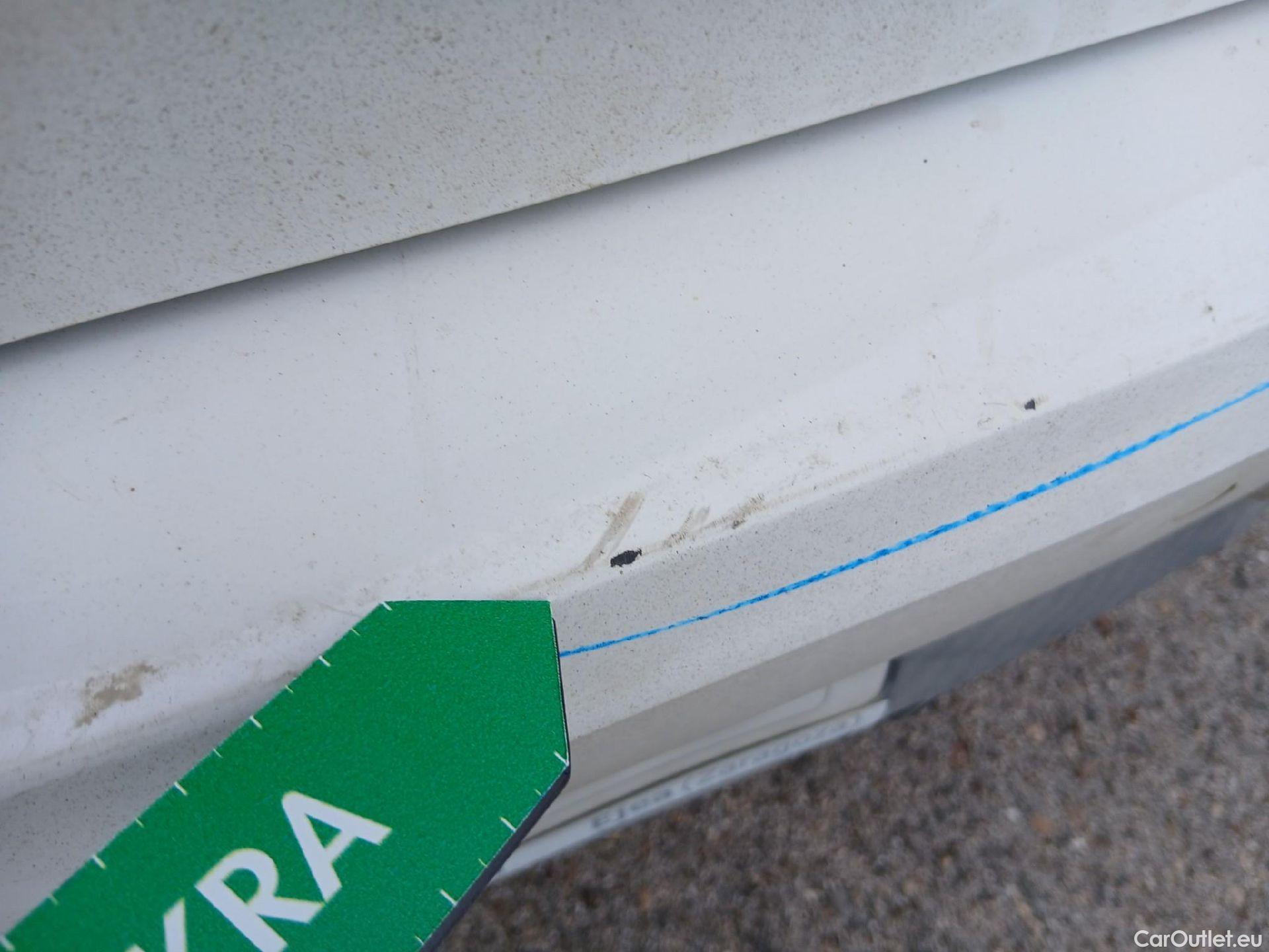  Hyundai  i20 HYUNDAI  / 2020 / 5P / berlina con portón 1.2 MPI SLX #24