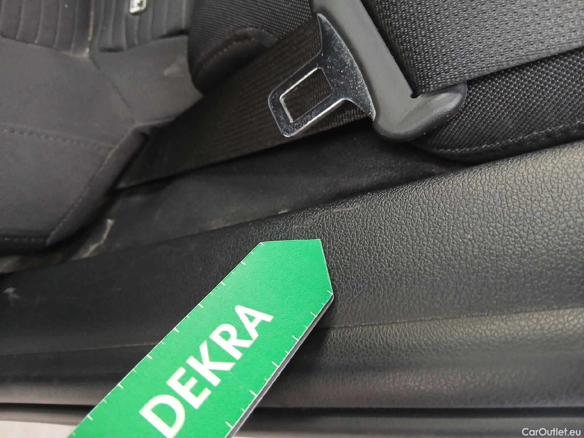  Hyundai  i20 HYUNDAI  / 2020 / 5P / berlina con portón 1.2 MPI SLX #22