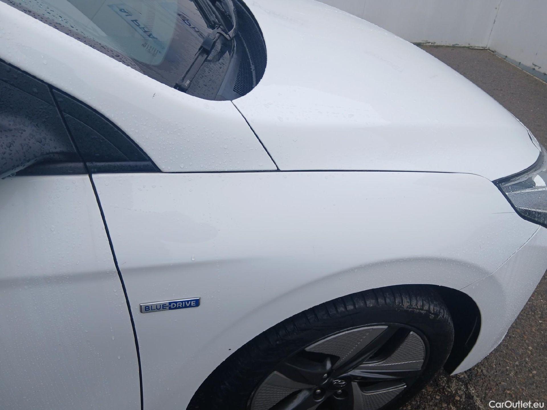  Hyundai   Ioniq HYUNDAI / 2019 / 5P / berlina con portón 1.6 GDI HEV Klass LE DCT #31