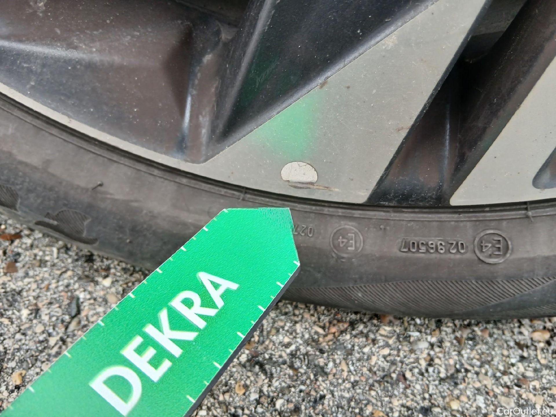  Hyundai  i20 HYUNDAI  / 2020 / 5P / berlina con portón 1.2 MPI SLX #51