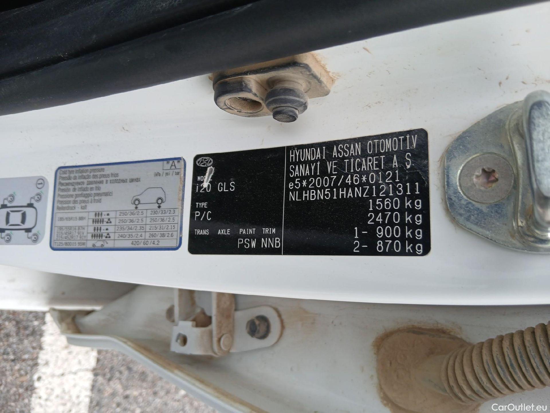  Hyundai  i20 HYUNDAI  / 2020 / 5P / berlina con portón 1.2 MPI SLX #16