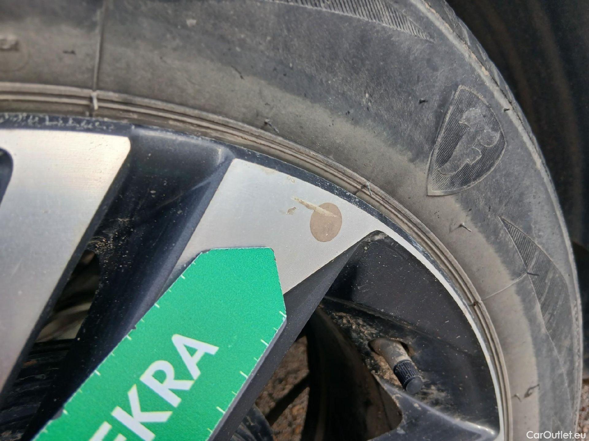  Hyundai  i20 HYUNDAI  / 2020 / 5P / berlina con portón 1.2 MPI SLX #38