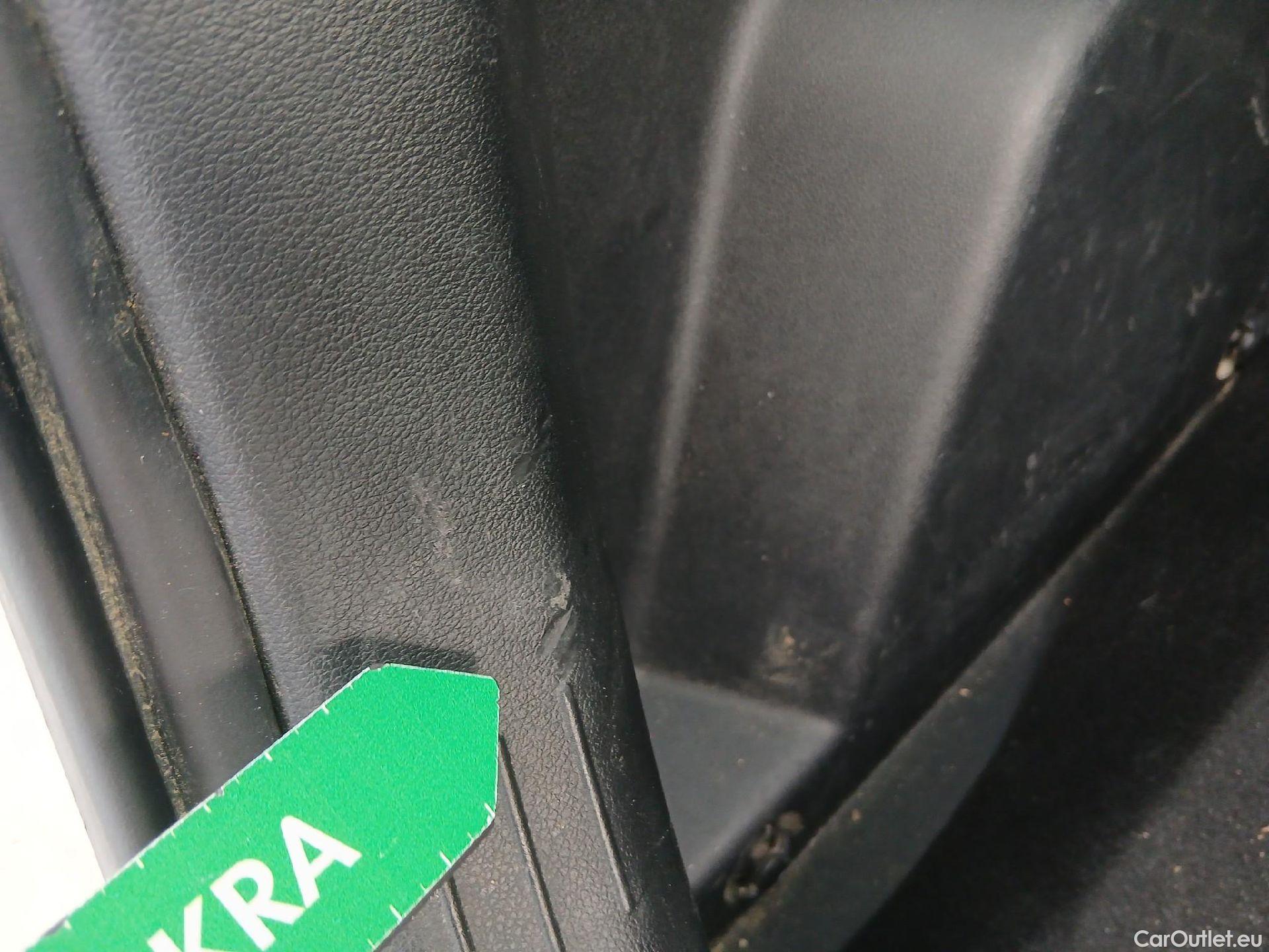  Hyundai  i20 HYUNDAI  / 2020 / 5P / berlina con portón 1.2 MPI SLX #34