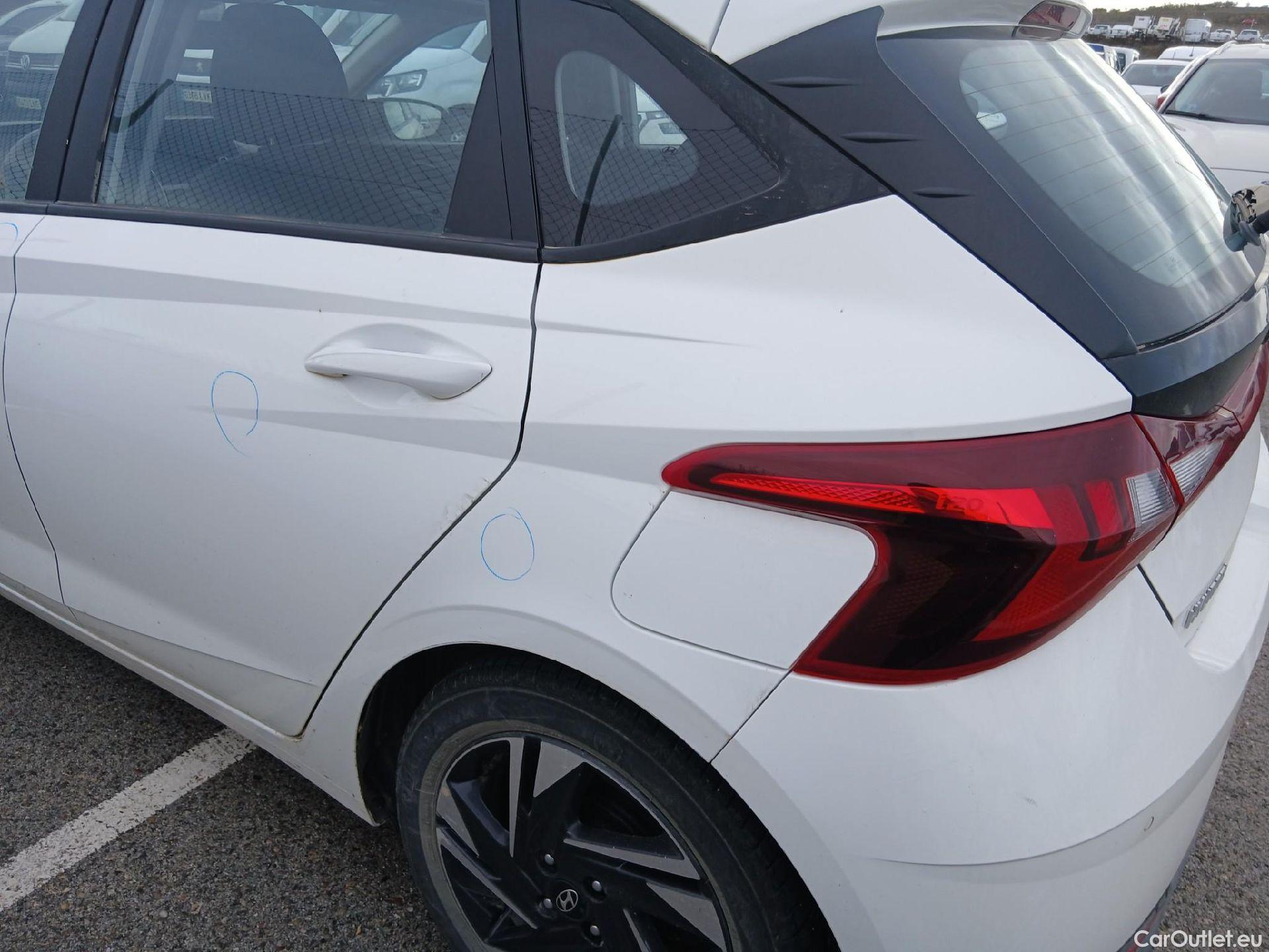  Hyundai  i20 HYUNDAI  / 2020 / 5P / berlina con portón 1.2 MPI SLX #19