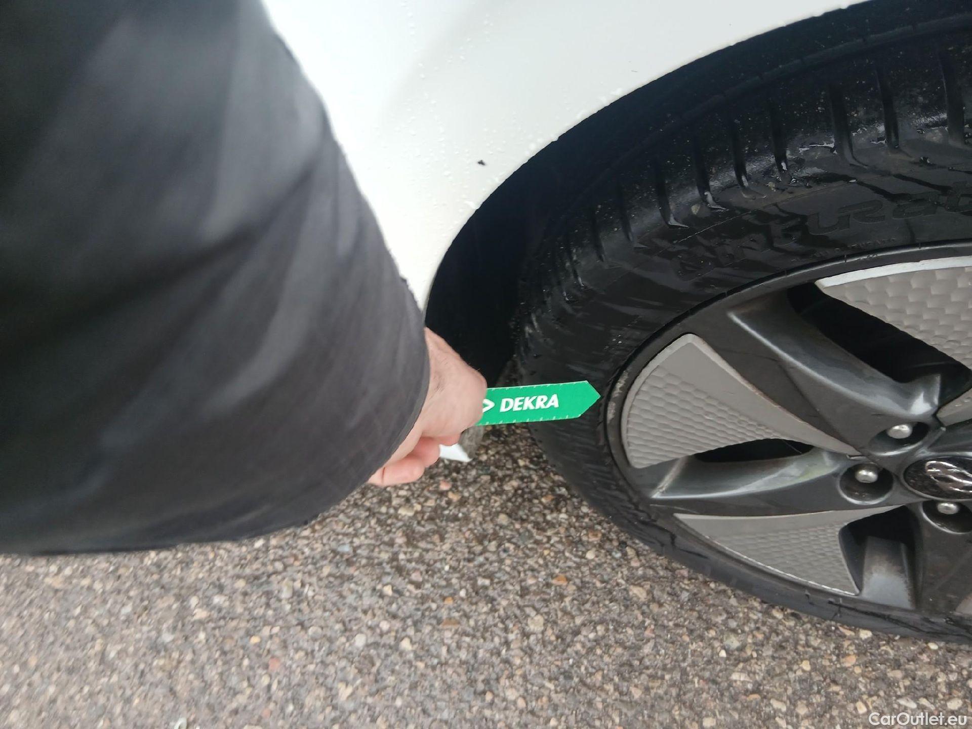  Hyundai   Ioniq HYUNDAI / 2019 / 5P / berlina con portón 1.6 GDI HEV Klass LE DCT #33