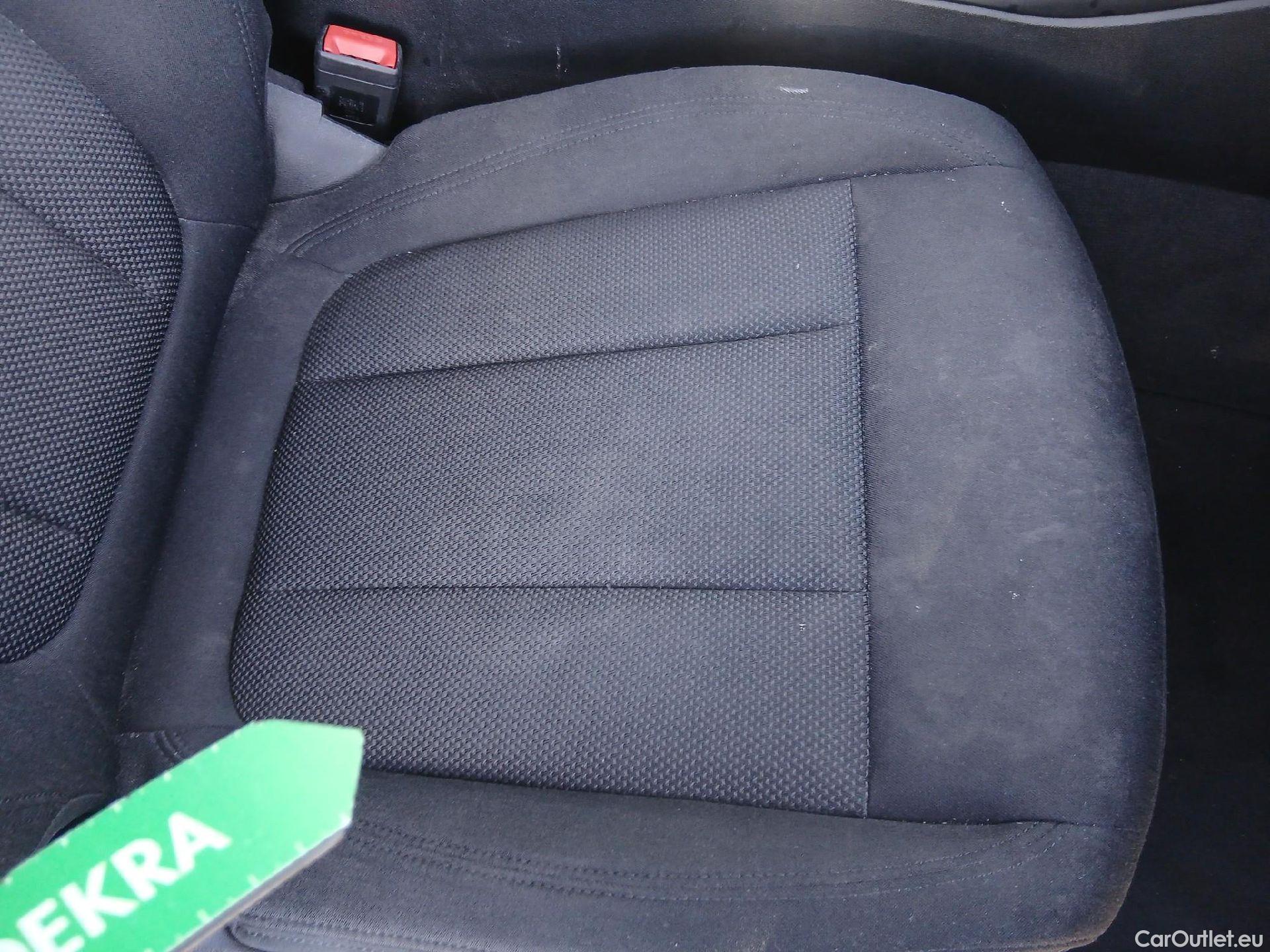  Bmw  Serie 3 BMW  / 2018 / 4P / sedán 318d #21