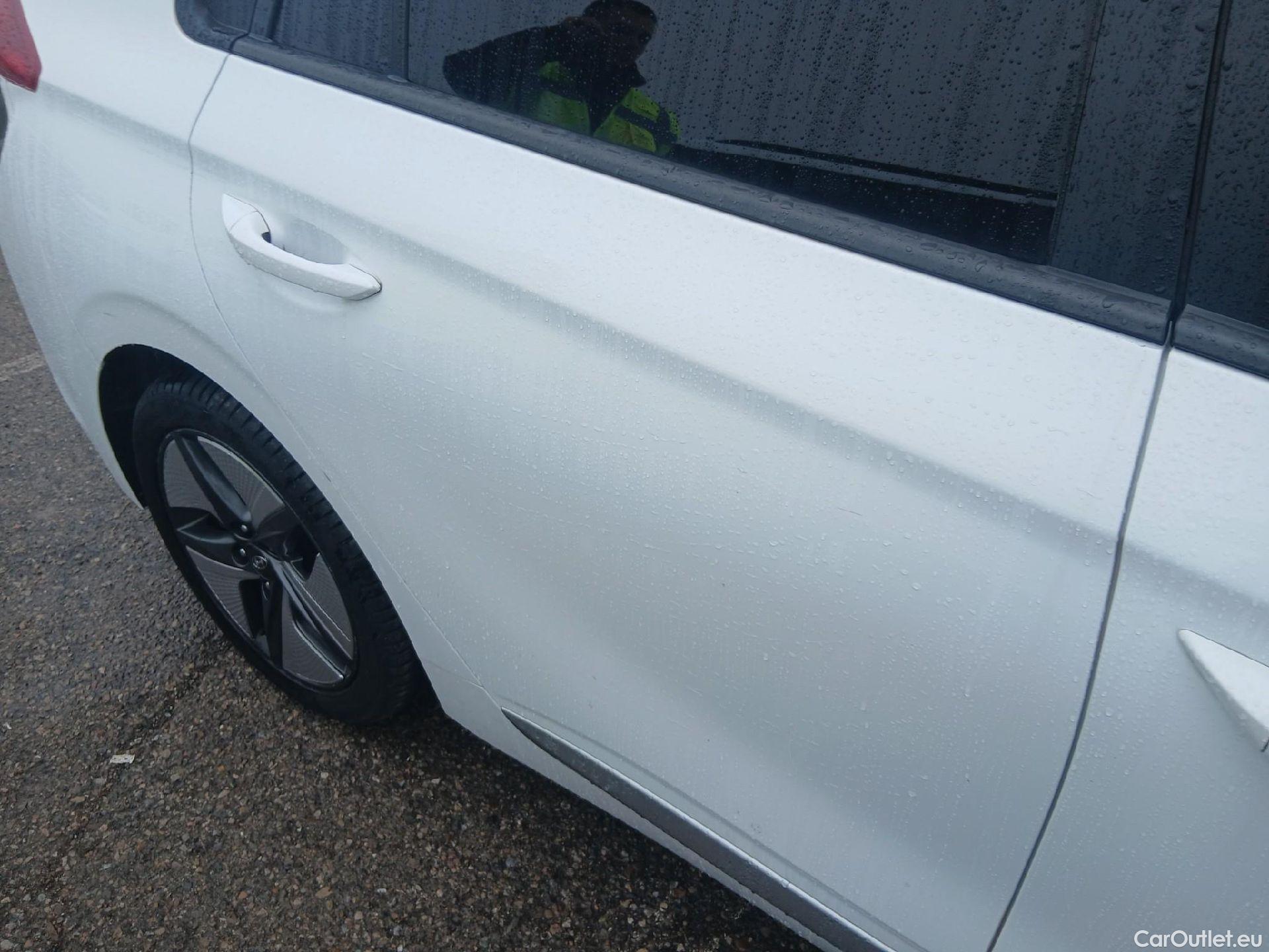  Hyundai   Ioniq HYUNDAI / 2019 / 5P / berlina con portón 1.6 GDI HEV Klass LE DCT #28