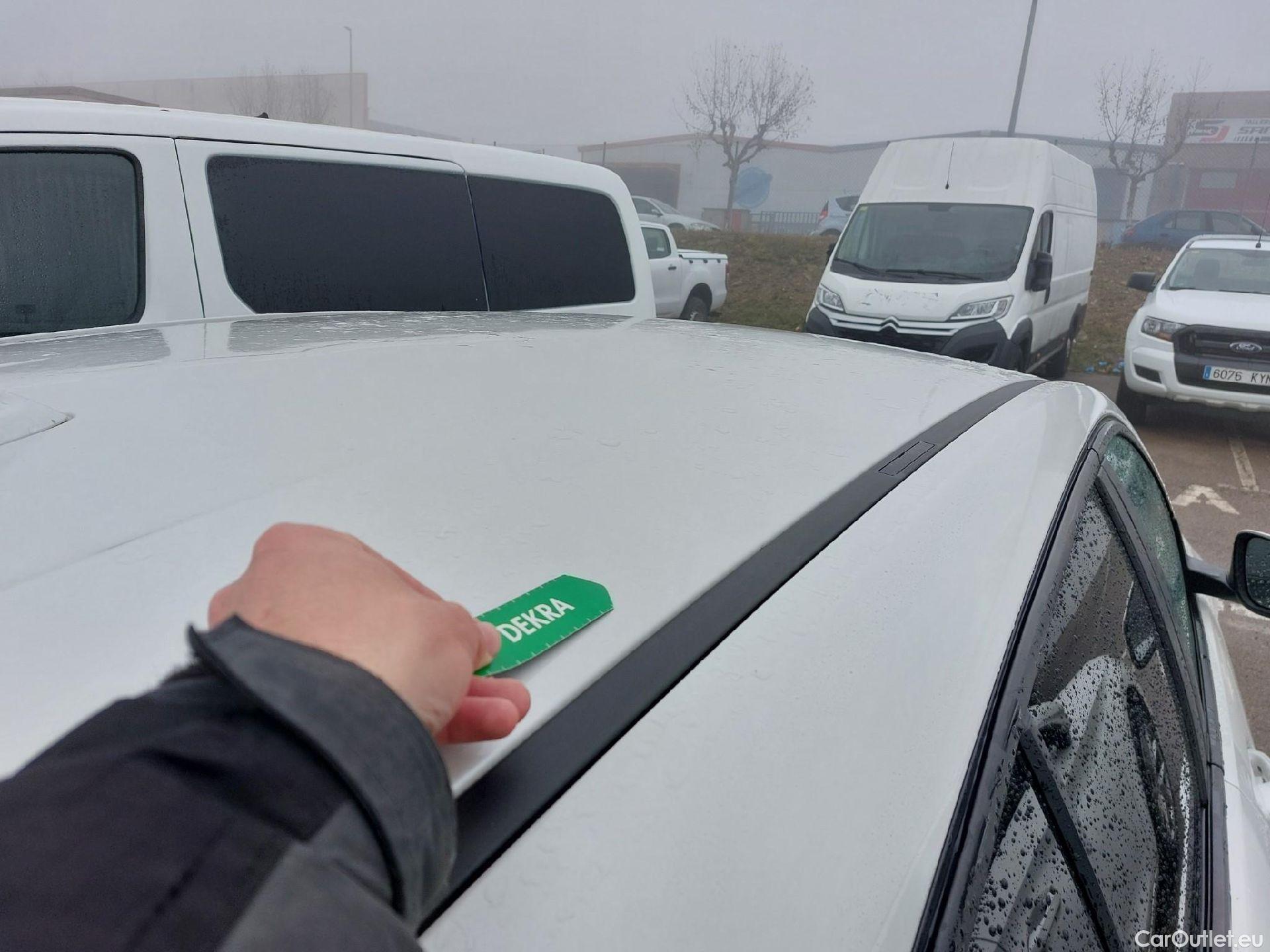  Bmw  Serie 1 BMW  / 2019 / 5P / berlina con portón 118i #14