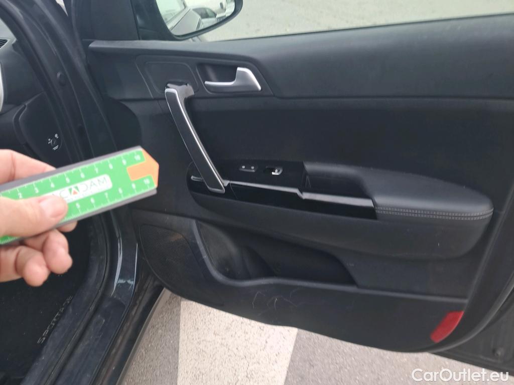  KIA  Sportage KIA  1.6MHEV Drive 100kW(136CV) 4x2(Crist Tintados)(CX) #47