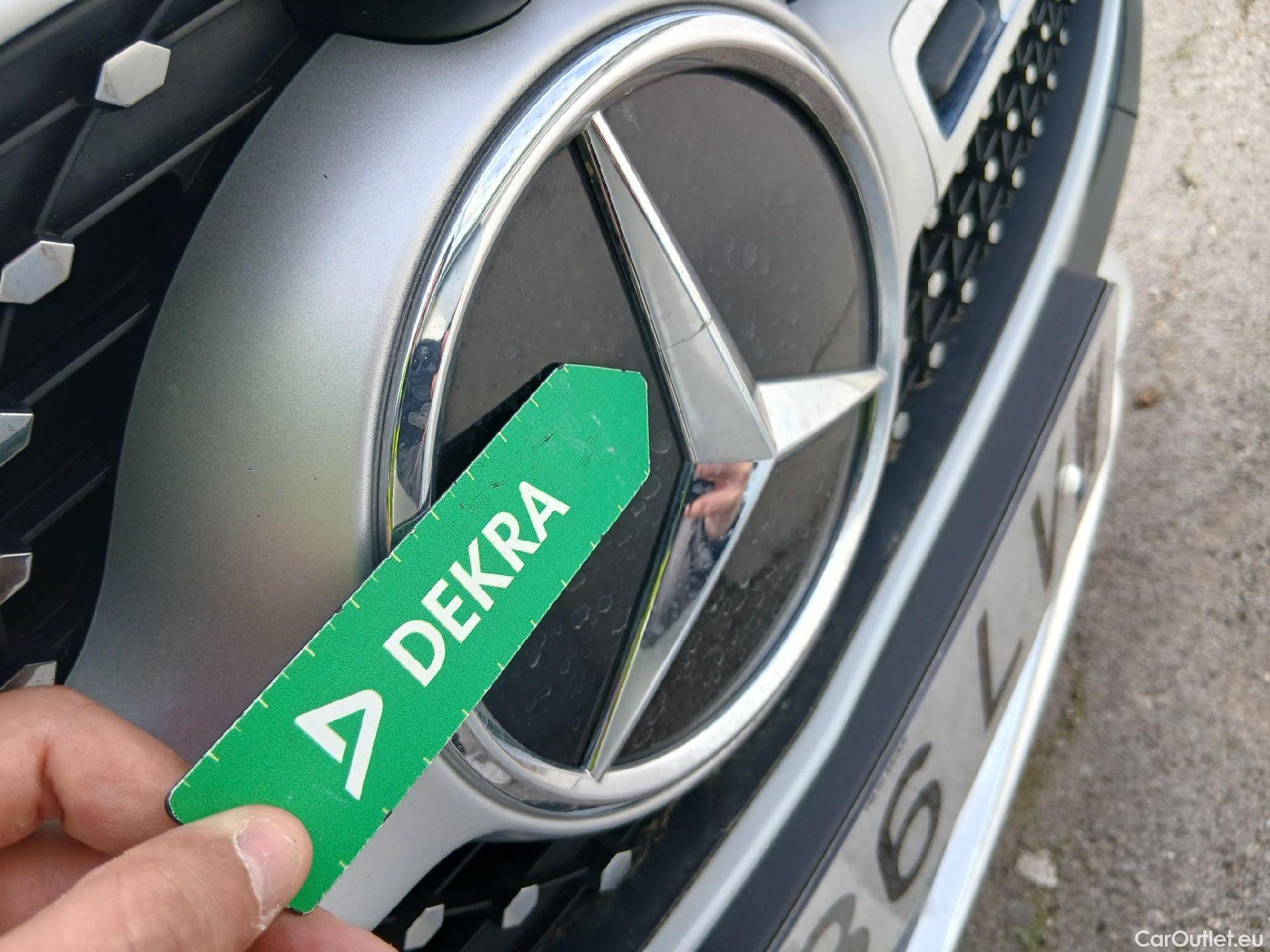  Mercedes  GLA MERCEDES-BENZ  / 2020 / 5P / todoterreno  250 e #3