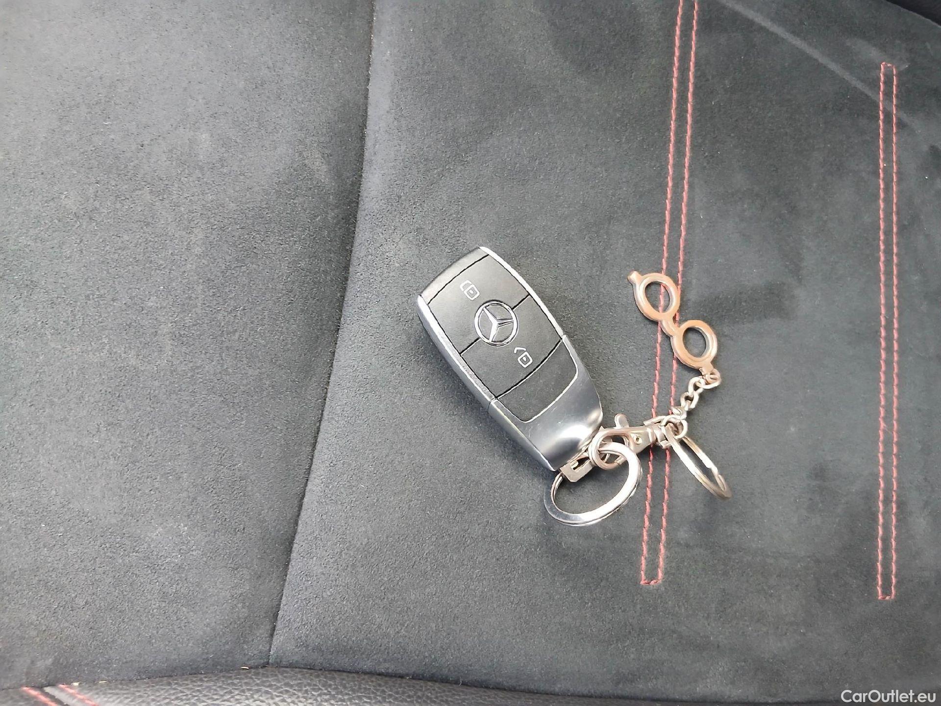  Mercedes  GLA MERCEDES-BENZ  / 2020 / 5P / todoterreno  250 e #1