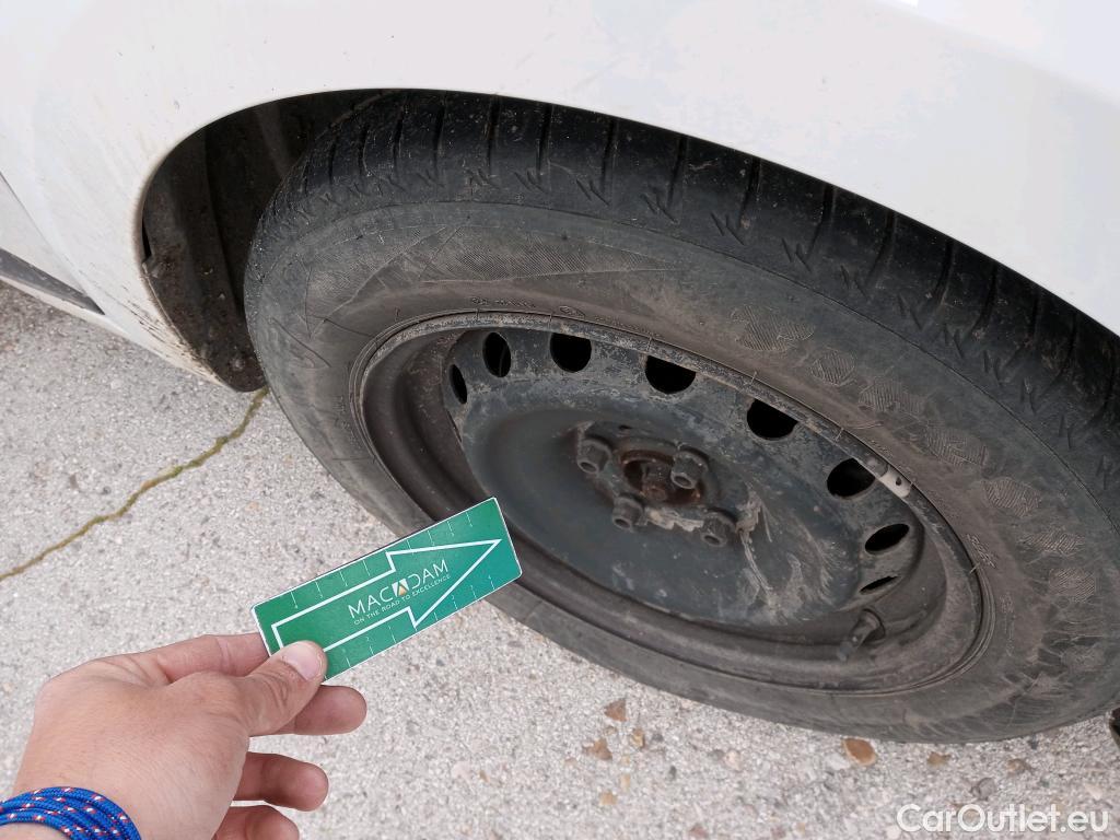  Renault  Clio RENAULT  / 2019 / 5P / berlina con portón Business TCe 74 kW (100CV) GLP #17