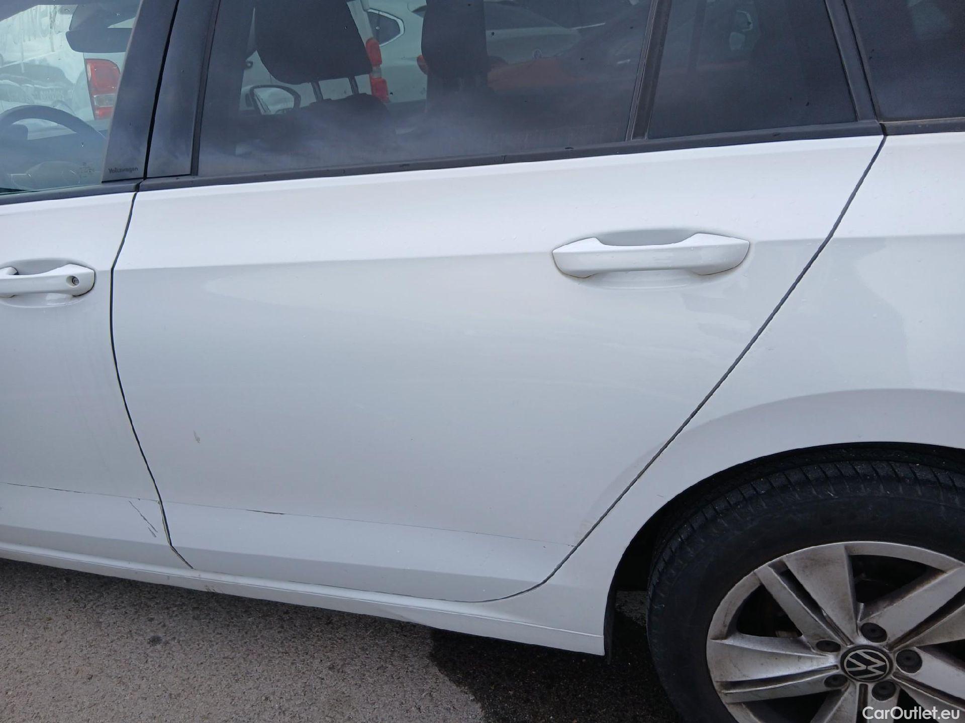  Volkswagen  Golf  VOLKSWAGEN / 2020 / 5P / familiar Life 1.0 eTSI 81kW (110CV) DSG Variant #15