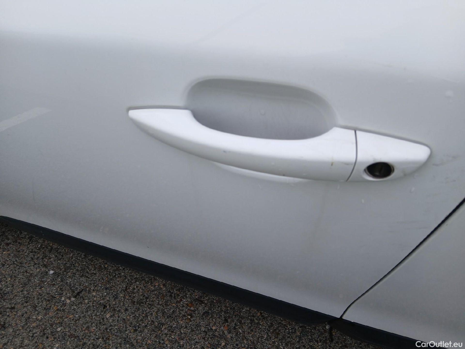  Peugeot  2008 PEUGEOT  / 2019 / 5P / todoterreno Active Puretech 100 S&S BVM6 #12