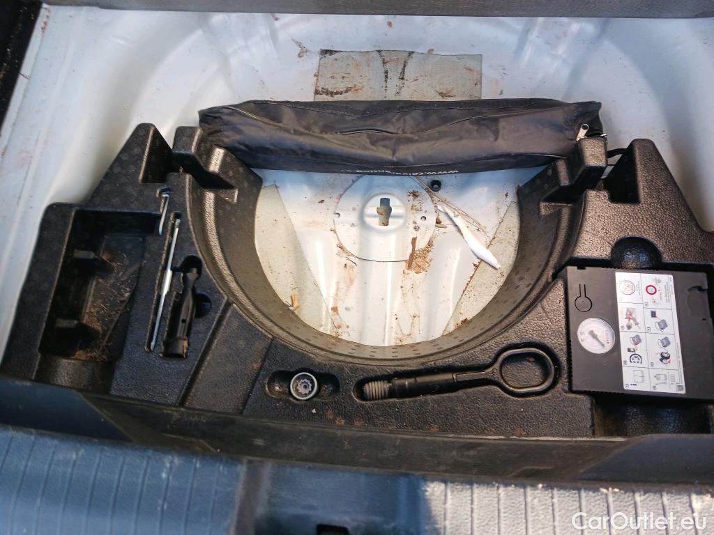  Volkswagen  T-ROC VOLKSWAGEN  / 2017 / 5P / todoterreno Advance 1.6 TDI 85kW (115CV) #3