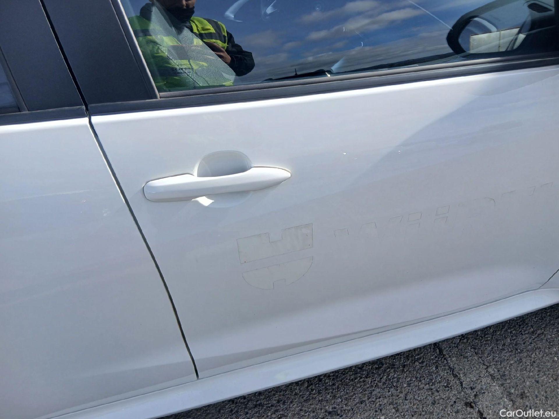  Toyota  Yaris TOYOTA  / 2020 / 5P / berlina con portón 1.5 120H Business Plus #14