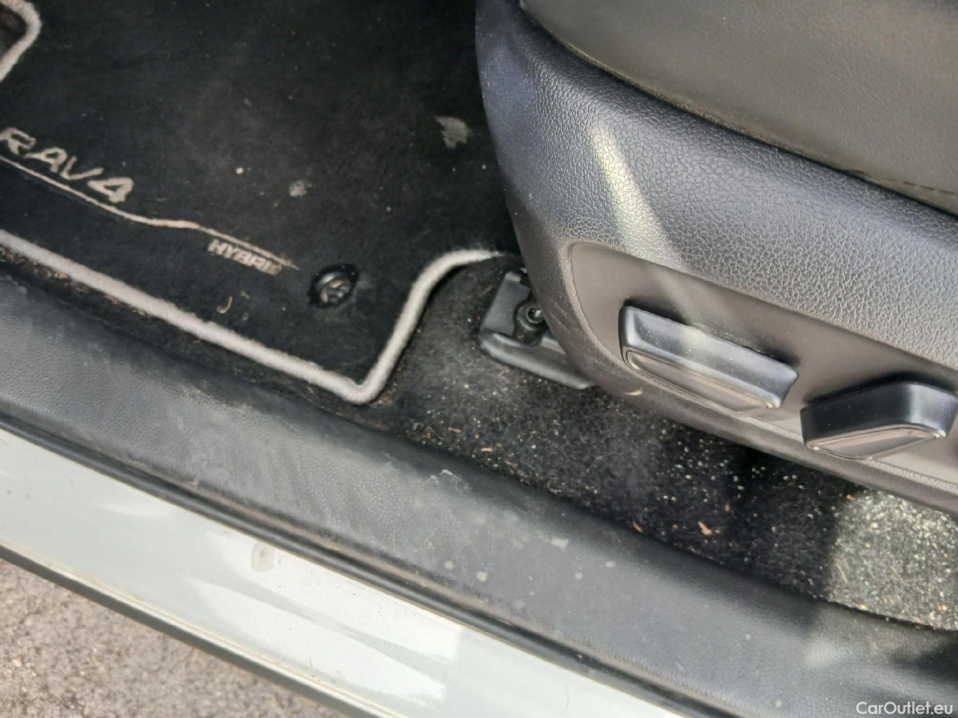  Toyota  RAV4 TOYOTA  / 2018 / 5P / todoterreno 2.5l 220H Style #3