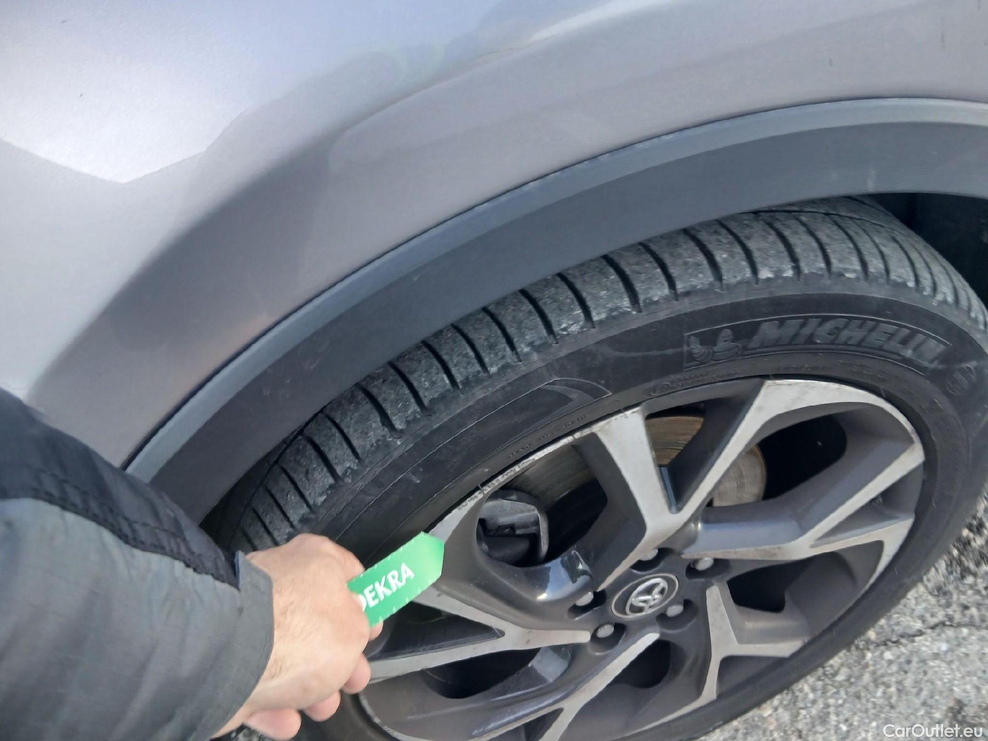  Toyota  C-HR TOYOTA  / 2016 / 5P / todoterreno 1.8 125H Advance (CX) #7