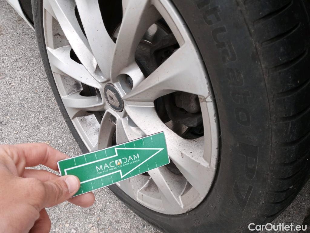  Renault  Megane RENAULT Mégane / 2015 / 5P / familiar Sp. Tourer Zen En. dCi 81kW (110CV) #21