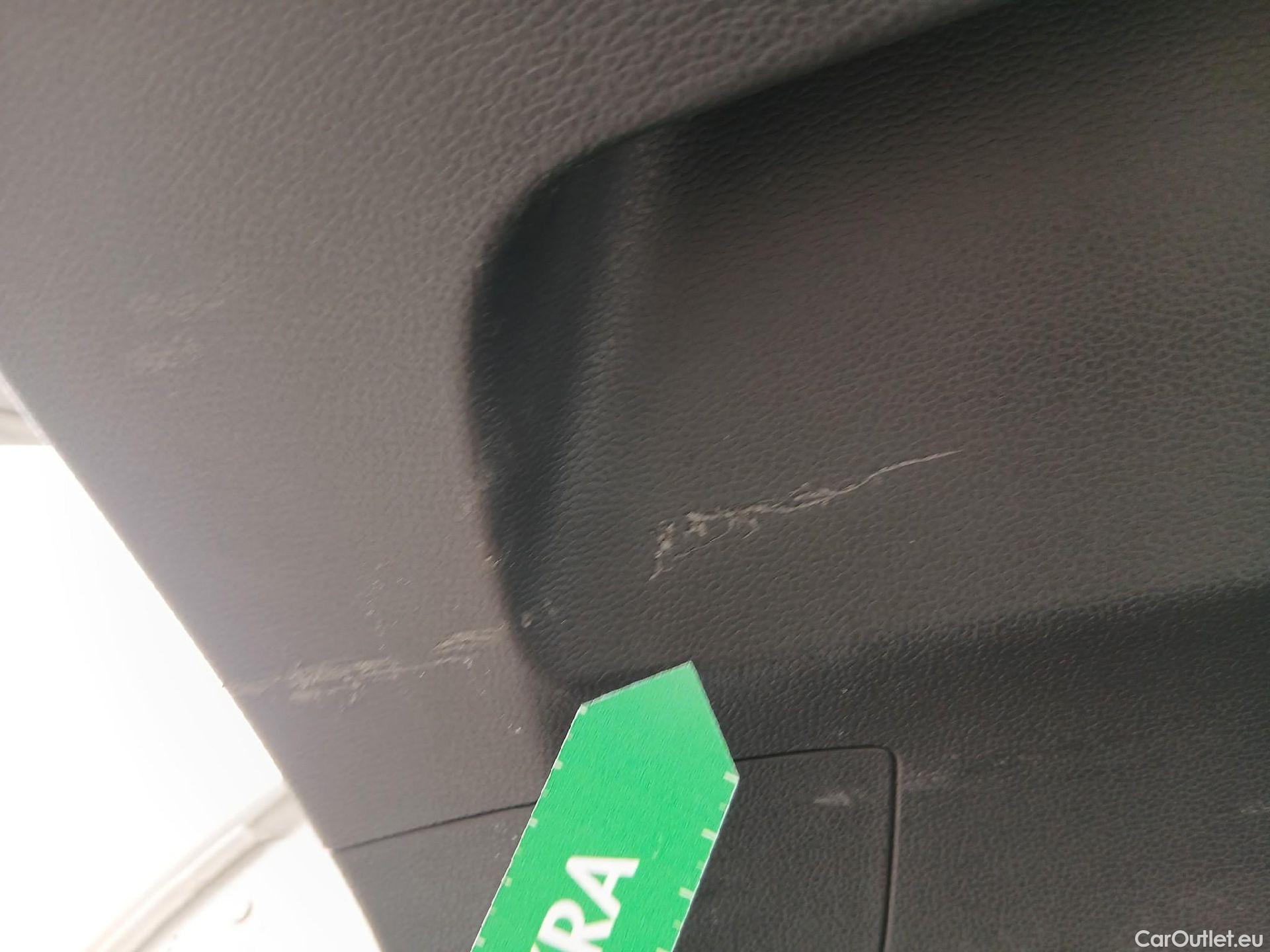  Volkswagen  Golf  VOLKSWAGEN / 2020 / 5P / familiar Life 1.0 eTSI 81kW (110CV) DSG Variant #23