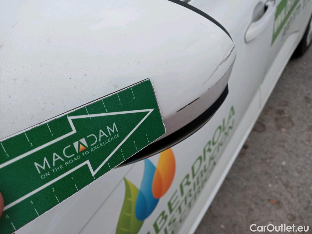  Renault  Megane RENAULT Mégane / 2015 / 5P / familiar Sp. Tourer Zen En. dCi 81kW (110CV) #50