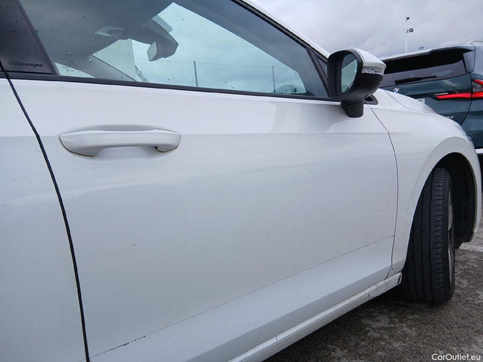  Volkswagen  Golf  VOLKSWAGEN / 2020 / 5P / familiar Life 1.0 eTSI 81kW (110CV) DSG Variant #34