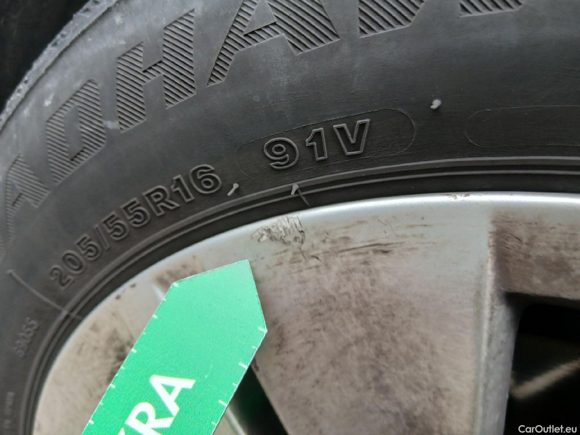  Volkswagen  Golf  VOLKSWAGEN / 2020 / 5P / familiar Life 1.0 eTSI 81kW (110CV) DSG Variant #10