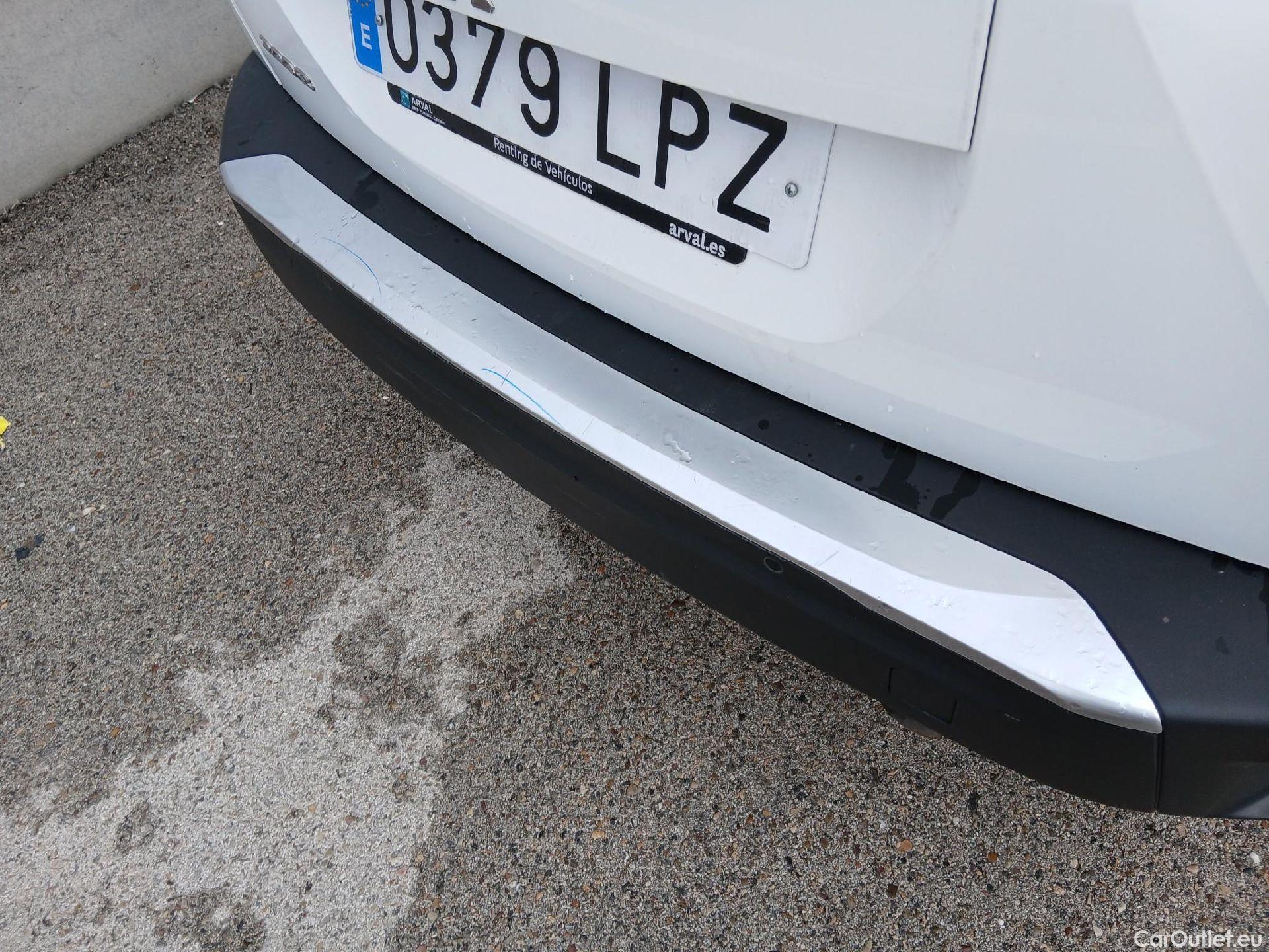  Peugeot  2008 PEUGEOT  / 2019 / 5P / todoterreno Active Puretech 100 S&S BVM6 #23