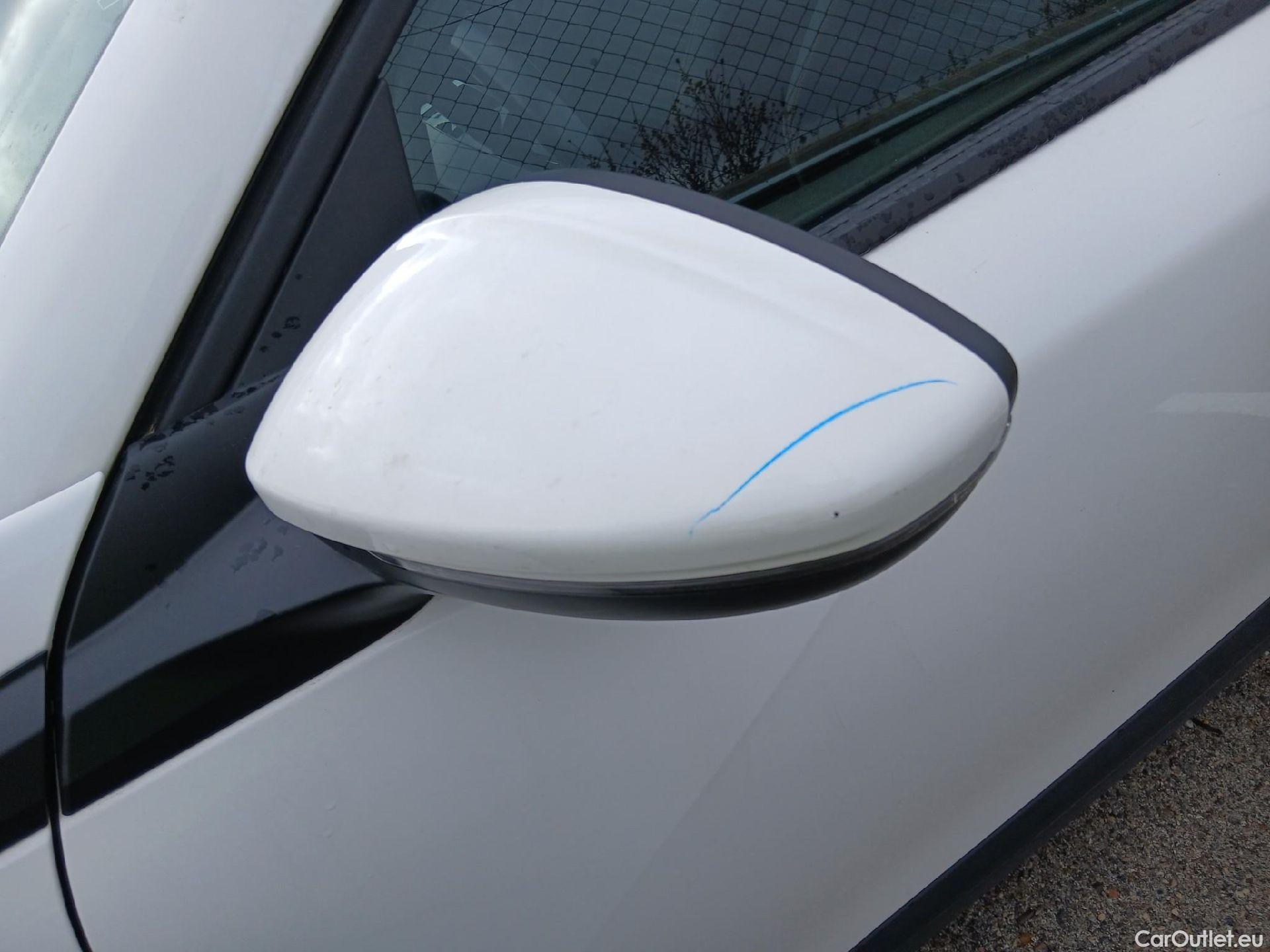  Peugeot  2008 PEUGEOT  / 2019 / 5P / todoterreno Active Puretech 100 S&S BVM6 #9