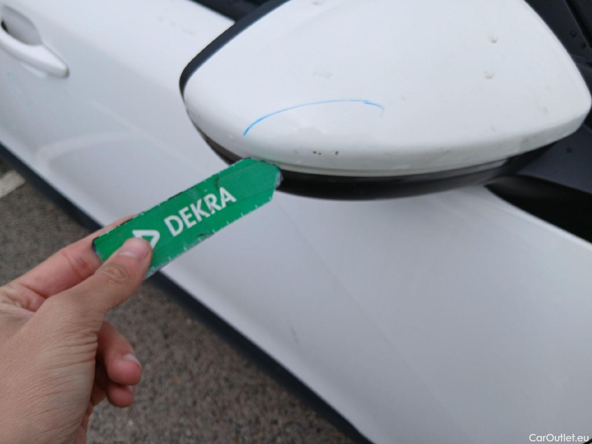  Peugeot  2008 PEUGEOT  / 2019 / 5P / todoterreno Active Puretech 100 S&S BVM6 #32