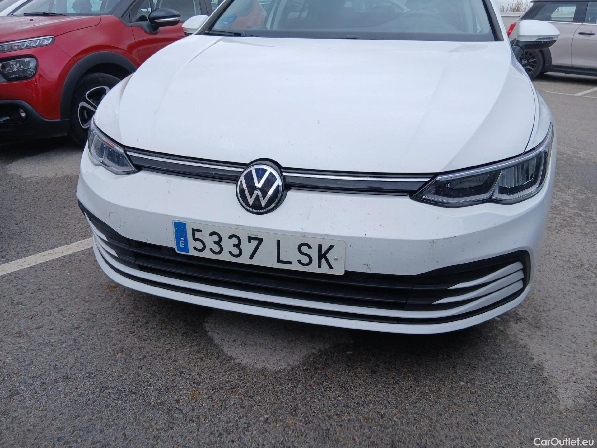  Volkswagen  Golf  VOLKSWAGEN / 2020 / 5P / familiar Life 1.0 eTSI 81kW (110CV) DSG Variant #2