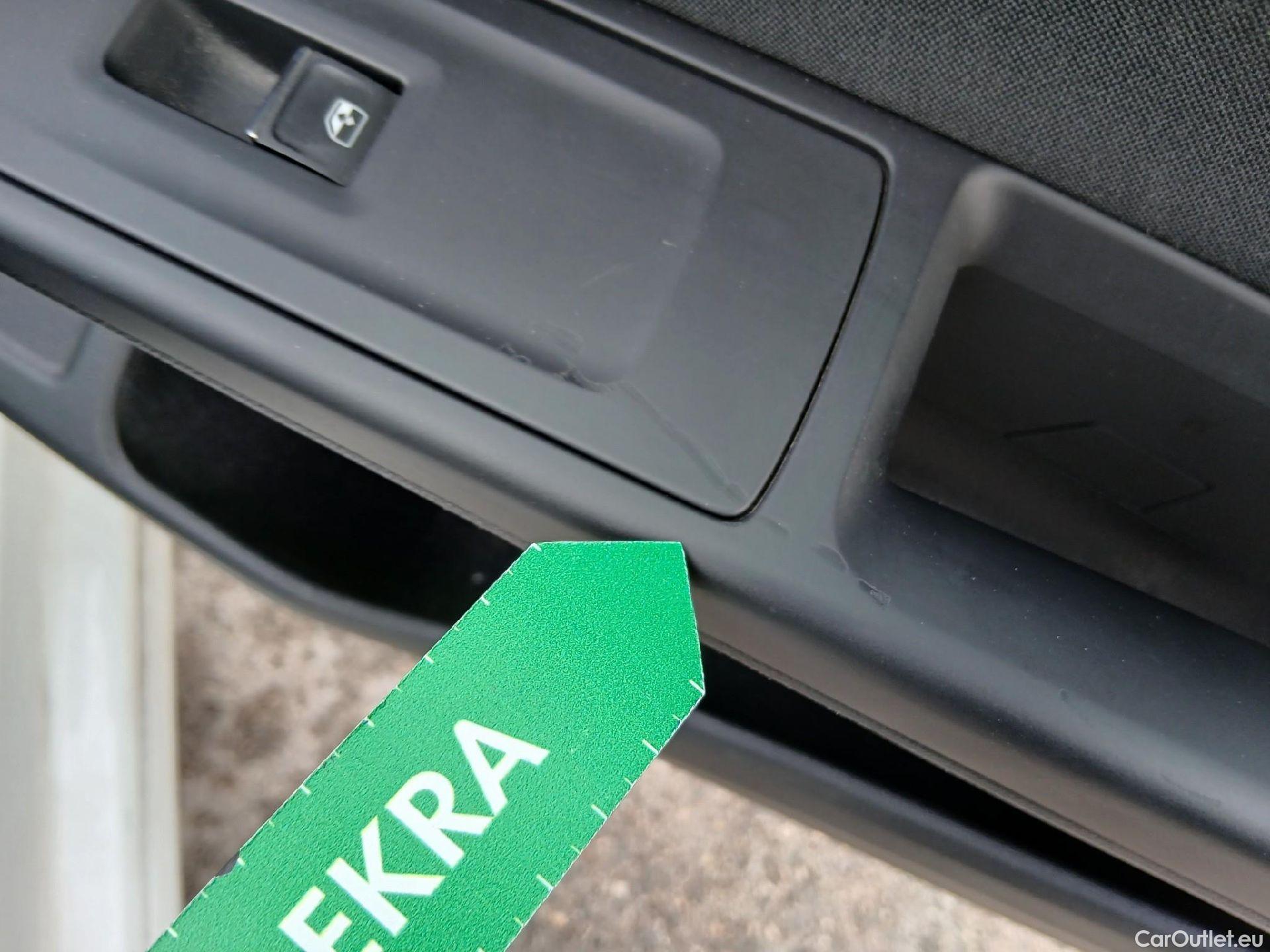  Volkswagen  Golf  VOLKSWAGEN / 2020 / 5P / familiar Life 1.0 eTSI 81kW (110CV) DSG Variant #37