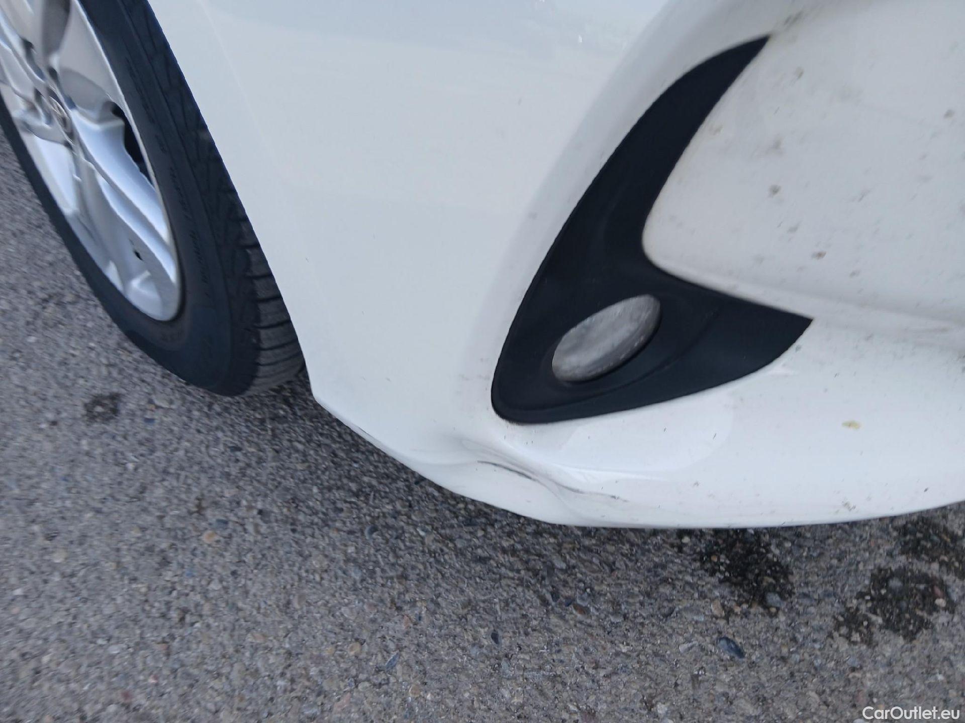  Toyota  Yaris TOYOTA  / 2020 / 5P / berlina con portón 1.5 120H Business Plus #2