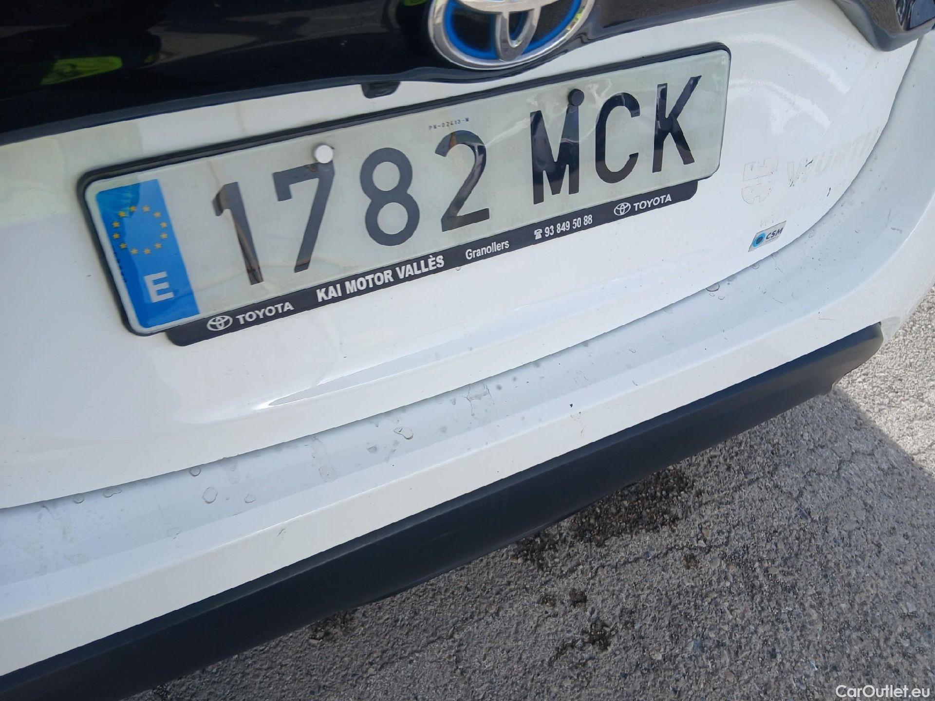  Toyota  Yaris TOYOTA  / 2020 / 5P / berlina con portón 1.5 120H Business Plus #7