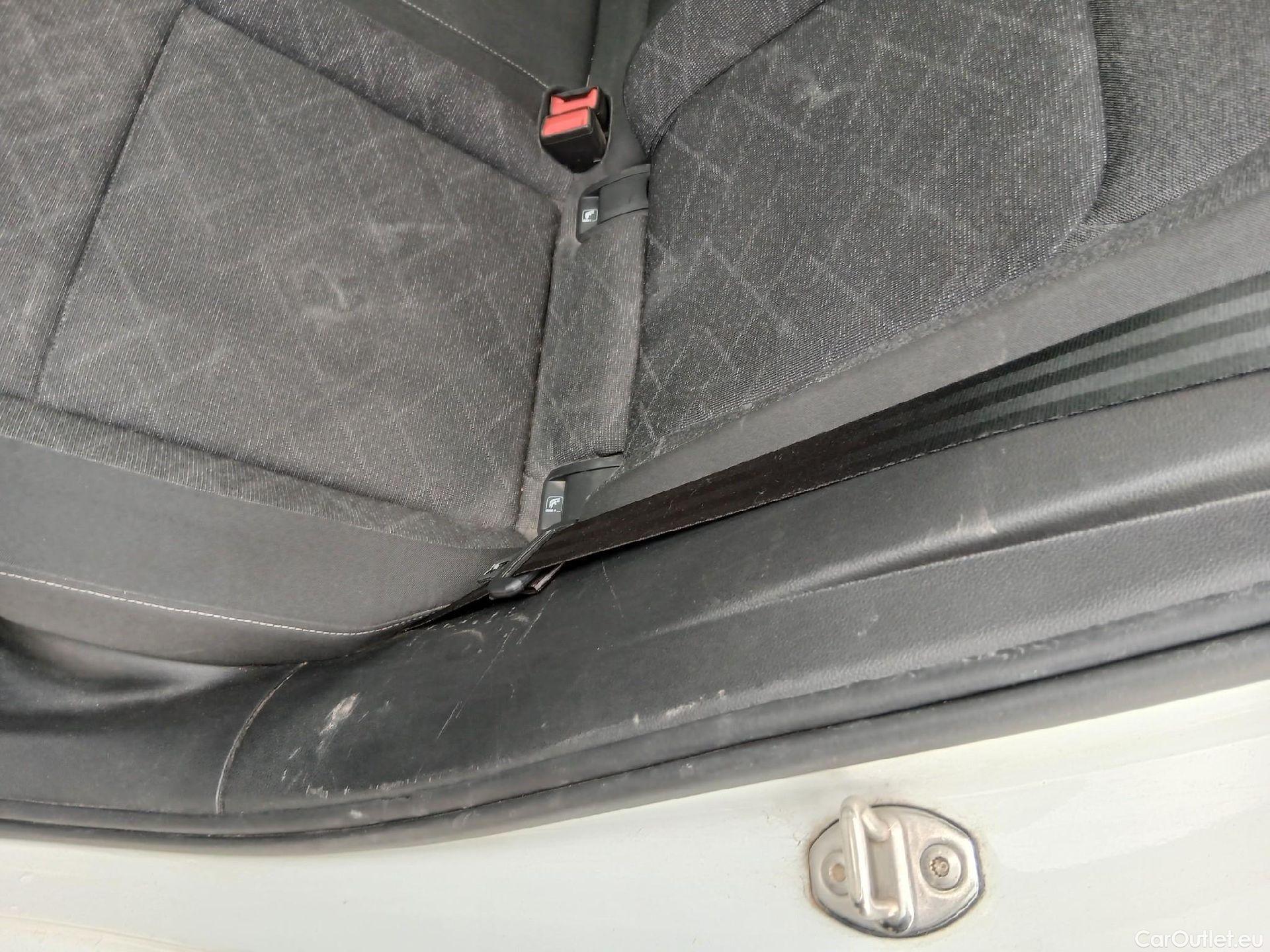  Volkswagen  Golf  VOLKSWAGEN / 2020 / 5P / familiar Life 1.0 eTSI 81kW (110CV) DSG Variant #47