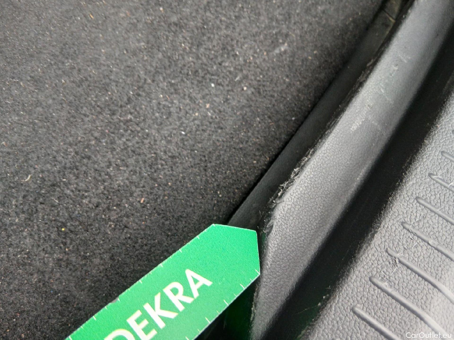  Volkswagen  Golf  VOLKSWAGEN / 2020 / 5P / familiar Life 1.0 eTSI 81kW (110CV) DSG Variant #27